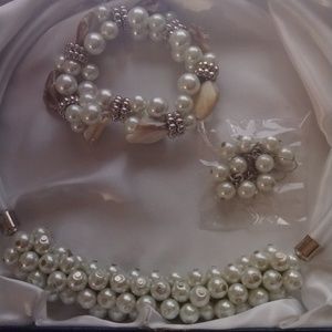 Three piece pearl set